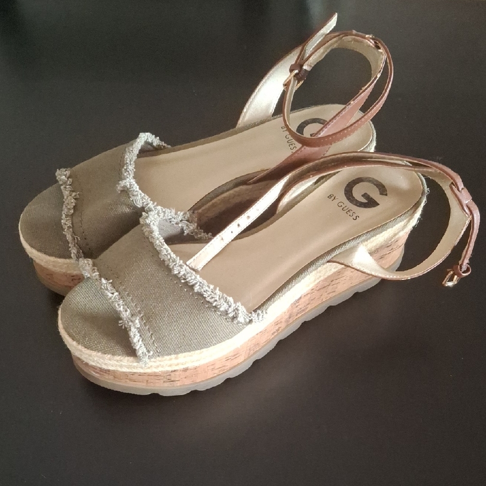 G by Guess Sage Green Espadrille Platform Sandals Size 9M Frayed Boho Flatform